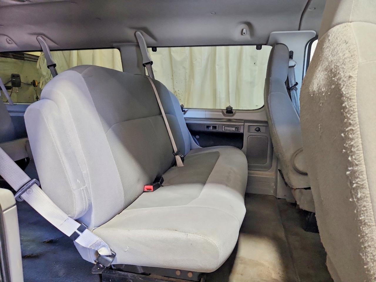 Ford Econoline E350 Super Duty Wagon