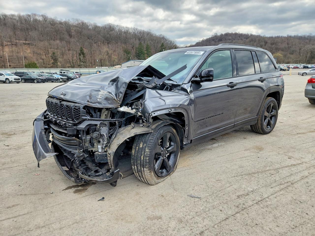 Salvage Jeep Cherokee Image