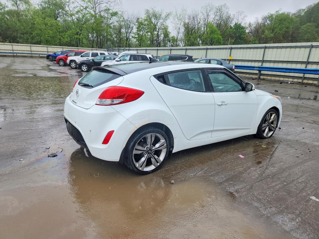 Hyundai VELOSTER Base