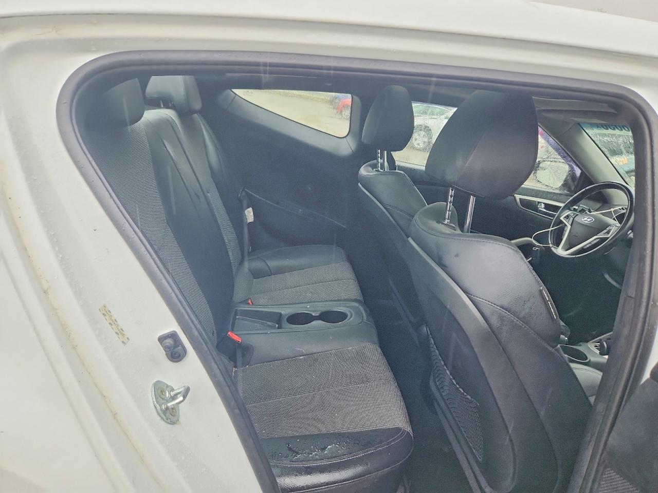 Hyundai VELOSTER Base