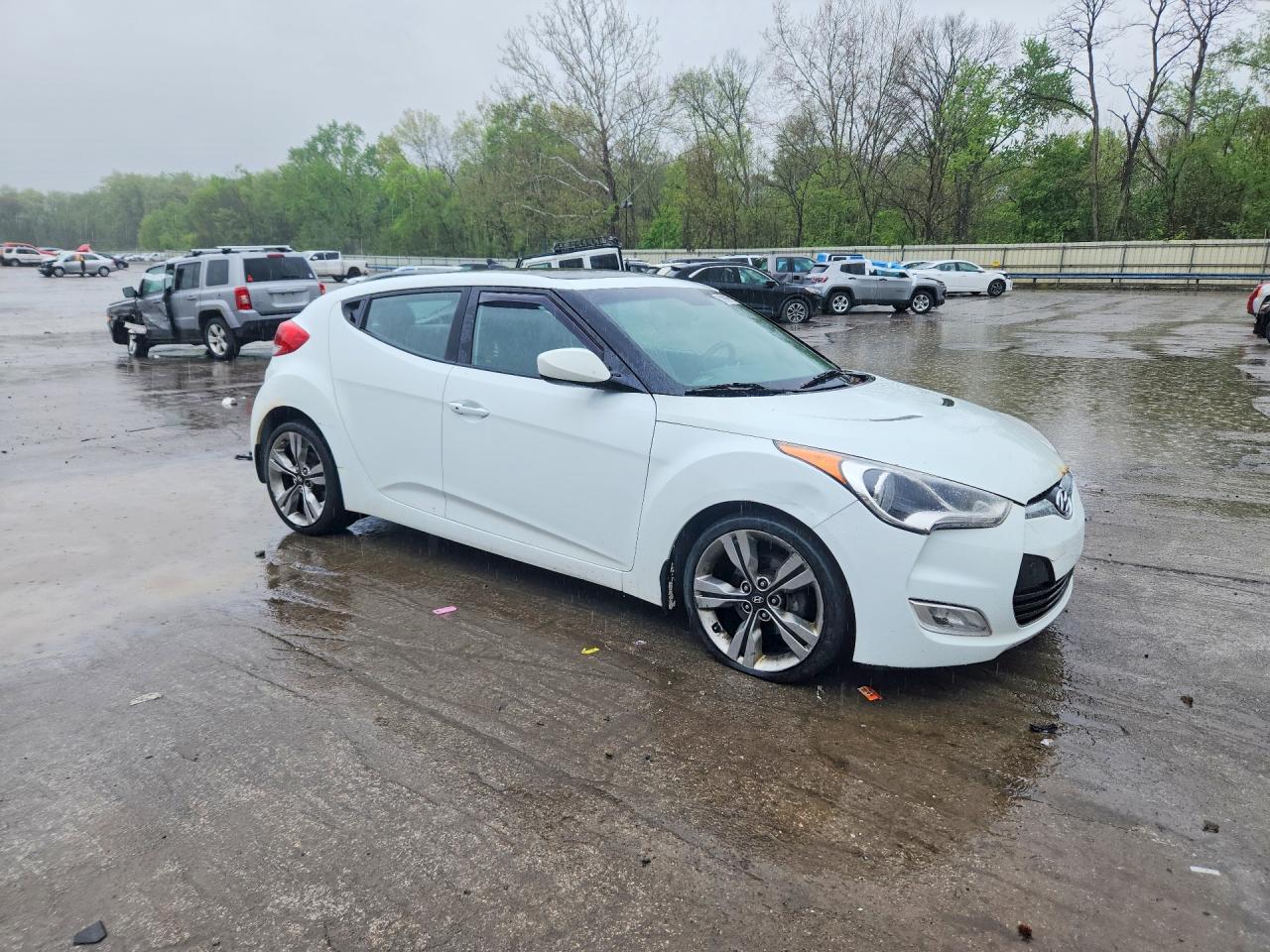 Hyundai VELOSTER Base