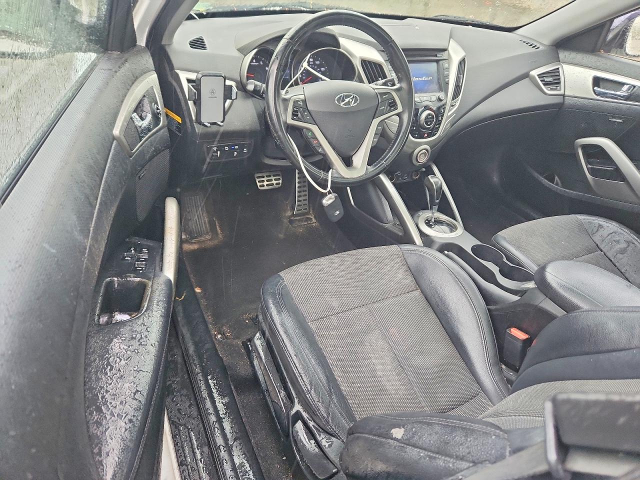 Hyundai VELOSTER Base