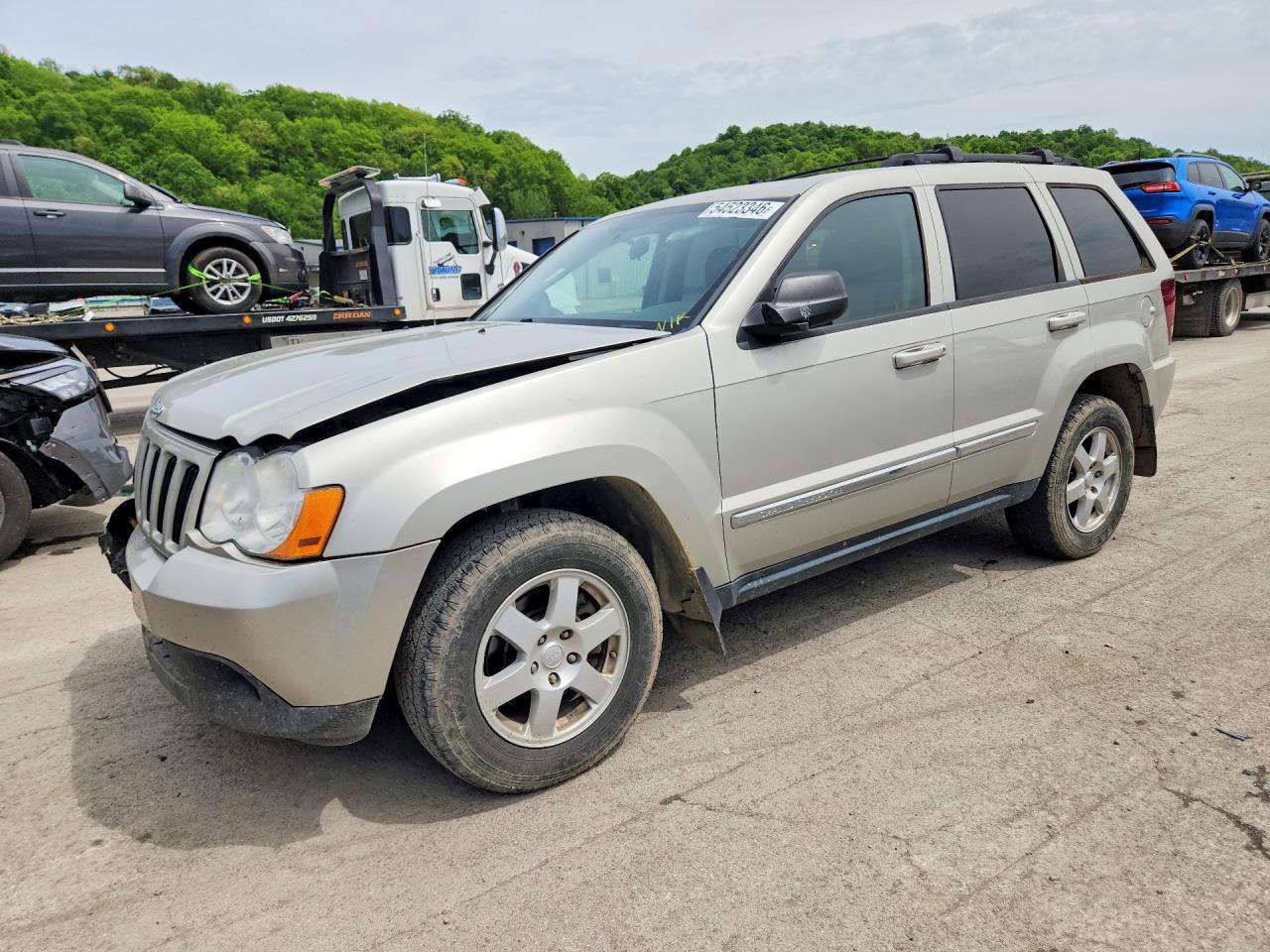 Salvage Jeep Cherokee Image