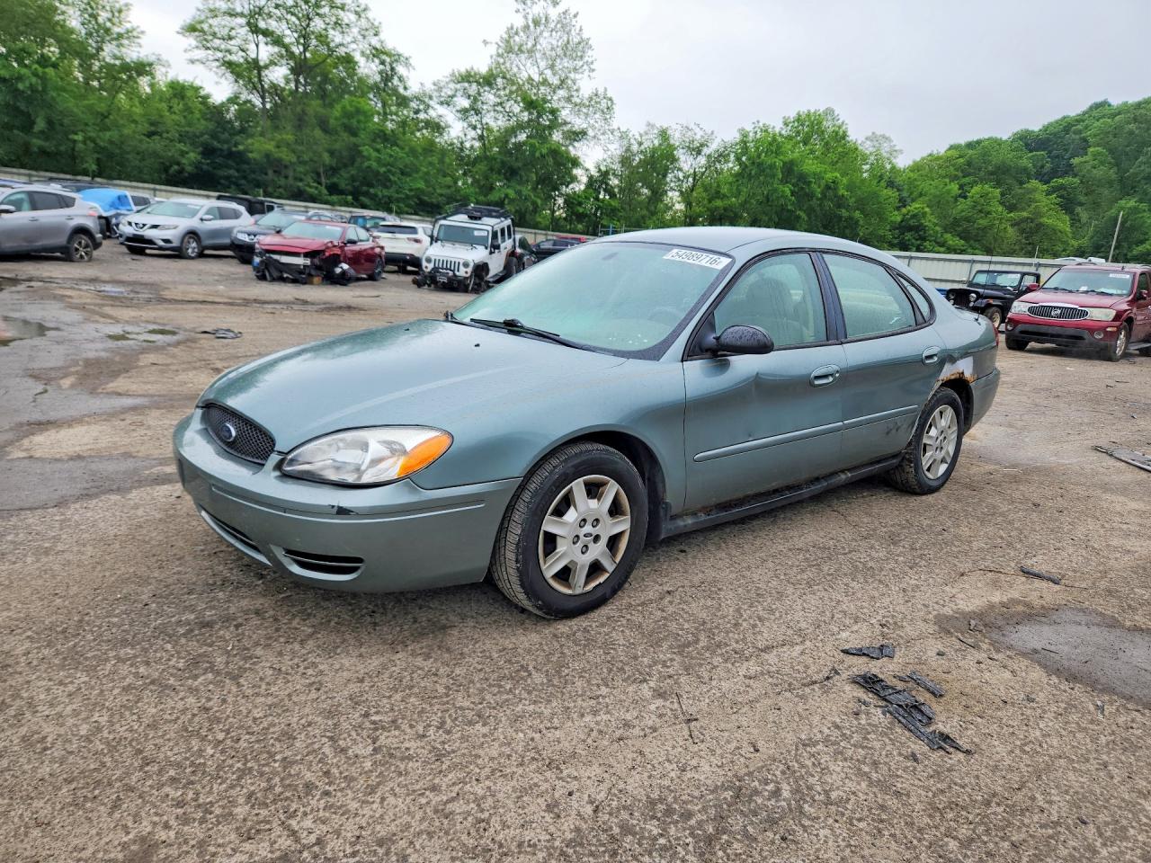Salvage Ford Taurus Image