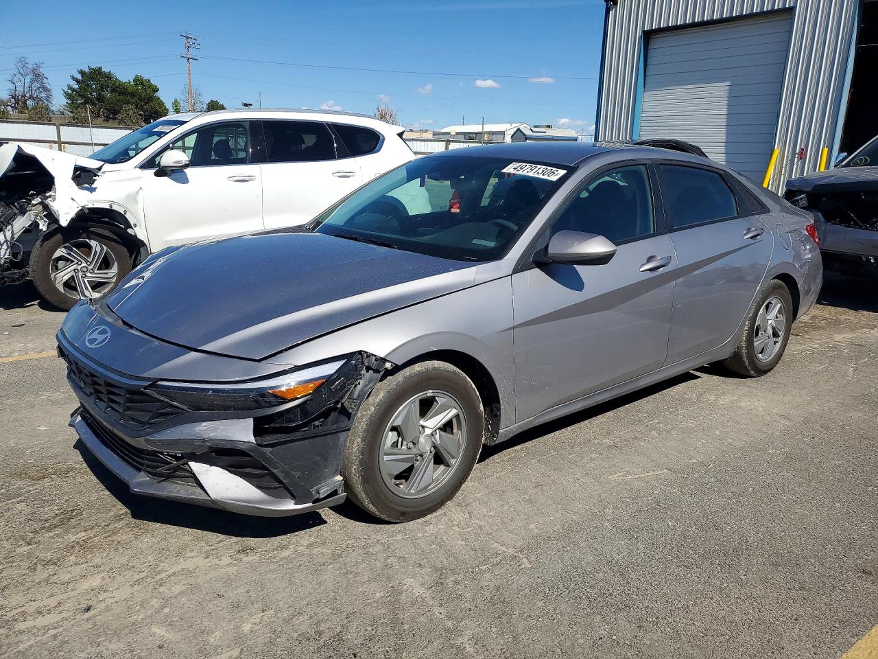 Salvage Hyundai ELANTRA Image