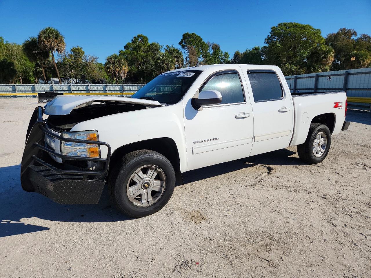 Salvage Chevrolet Silverado Image