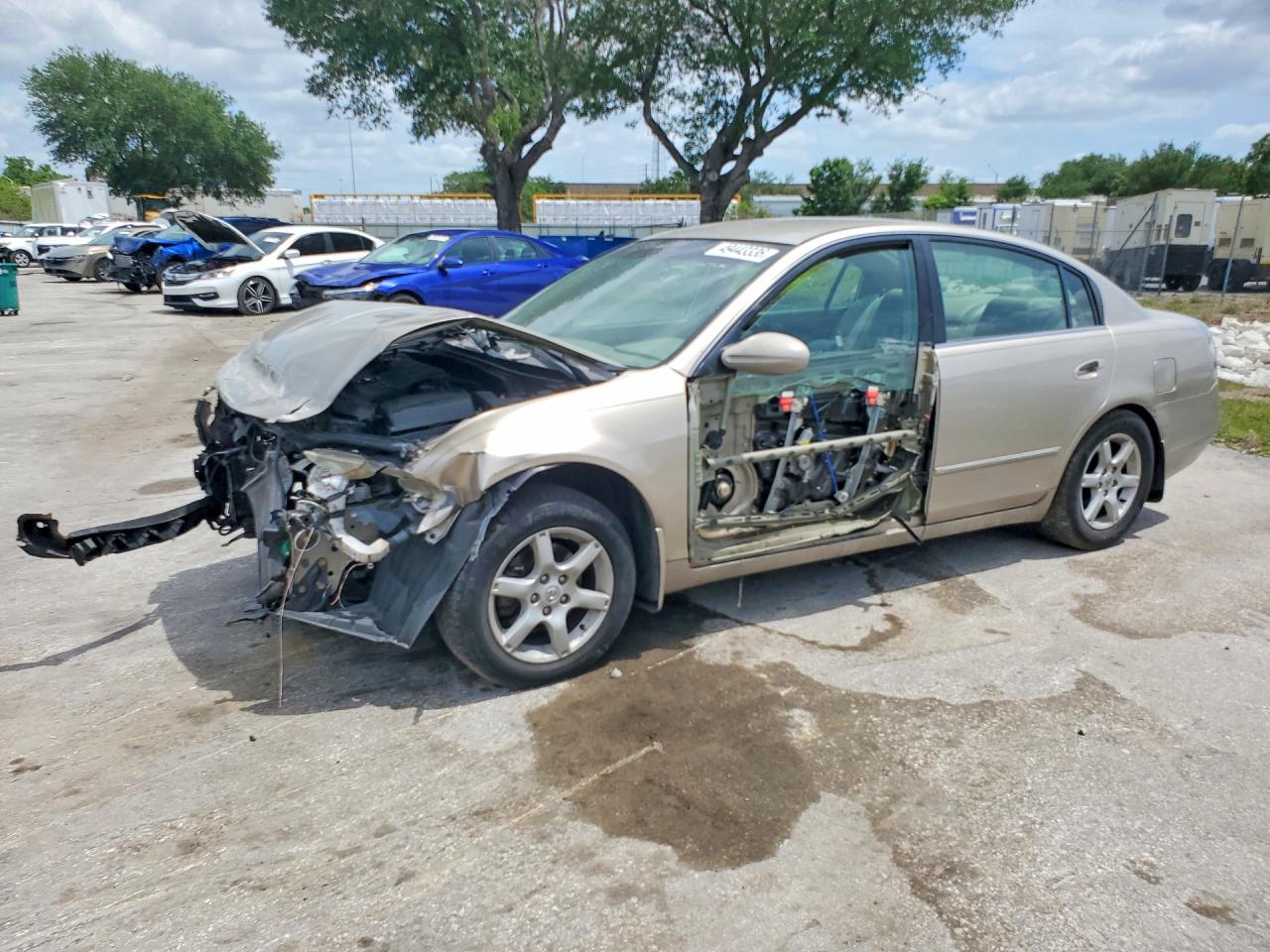 Salvage Nissan Altima Image
