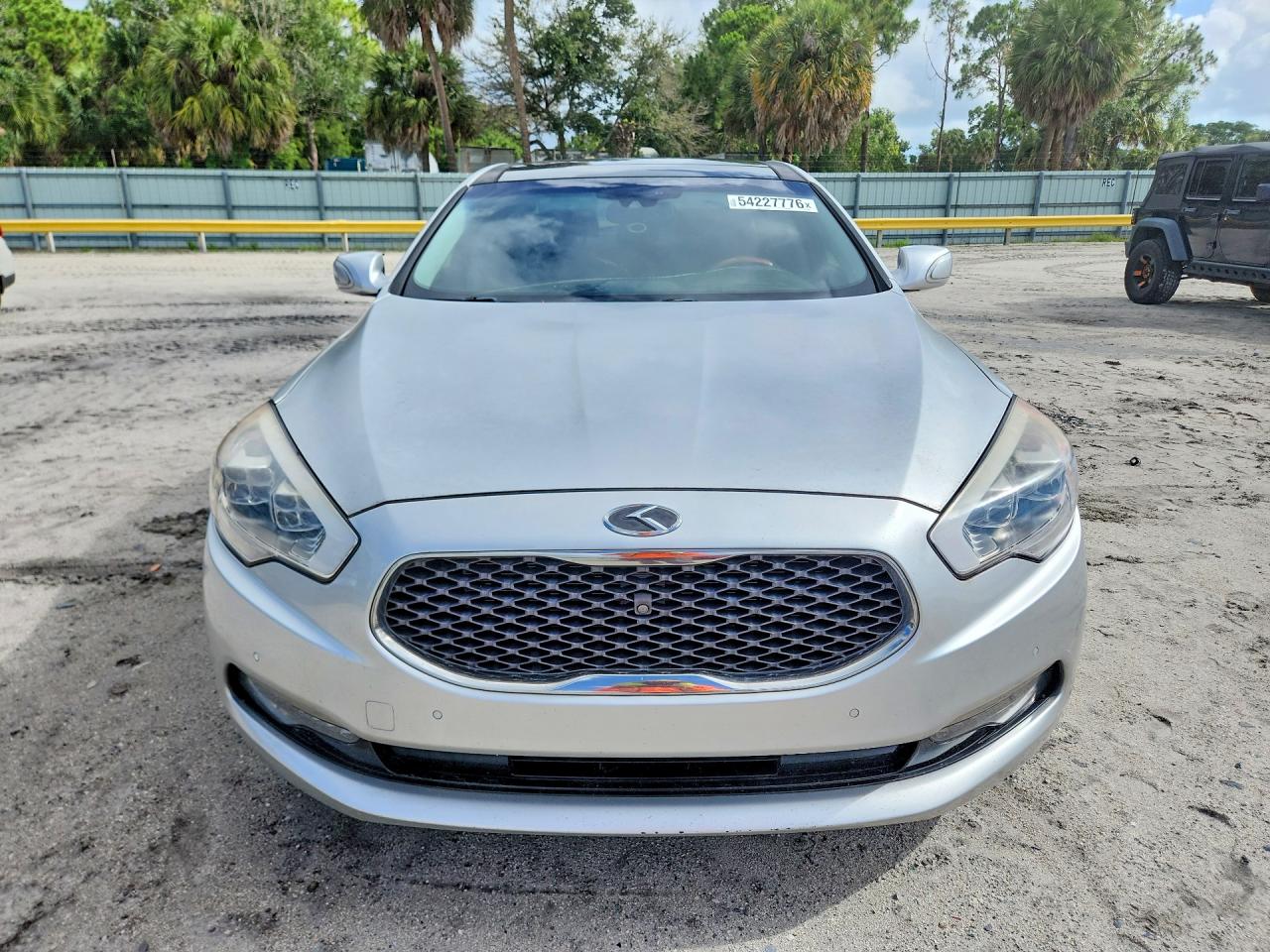 Kia K900 Luxury