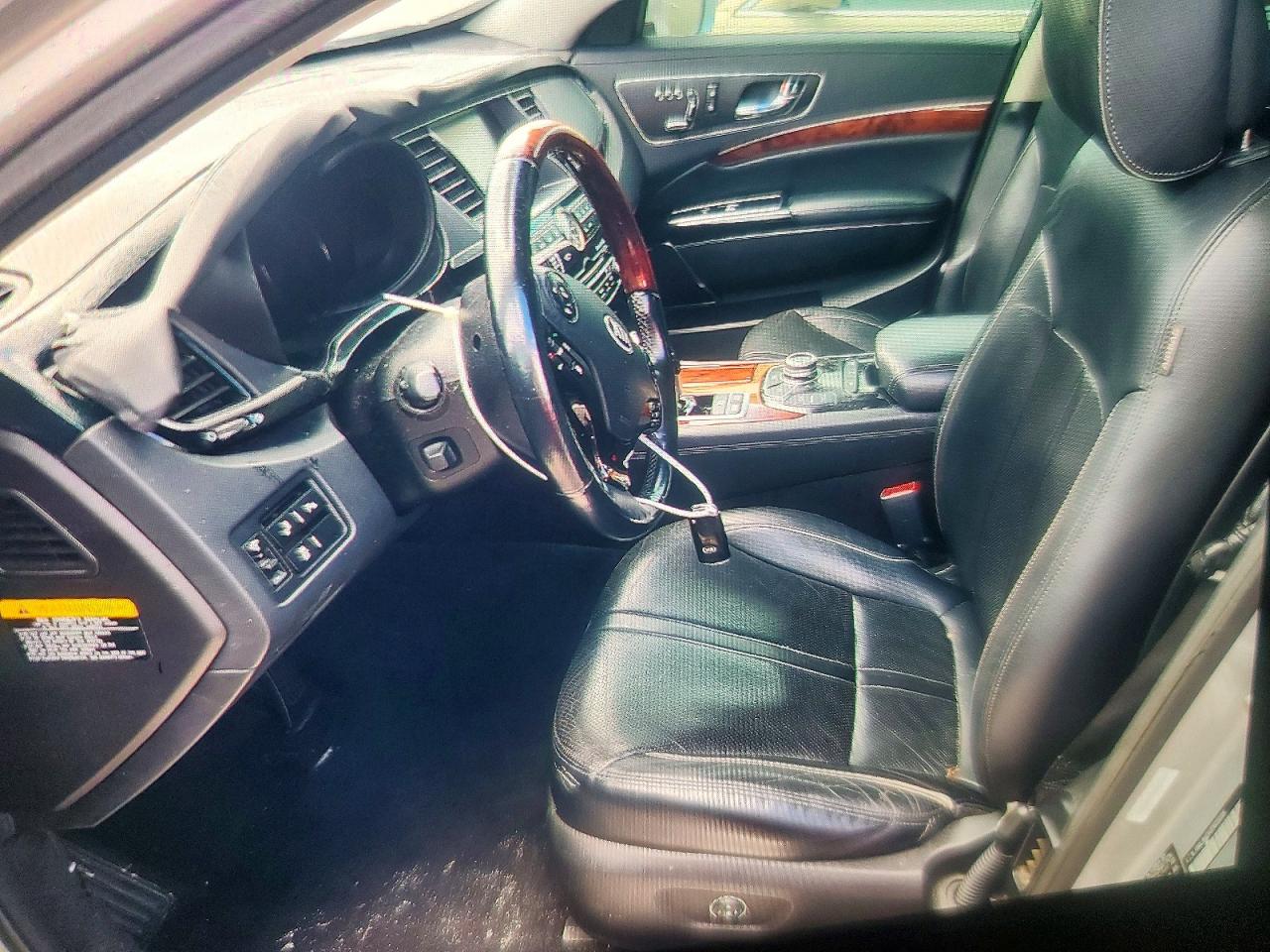 Kia K900 Luxury