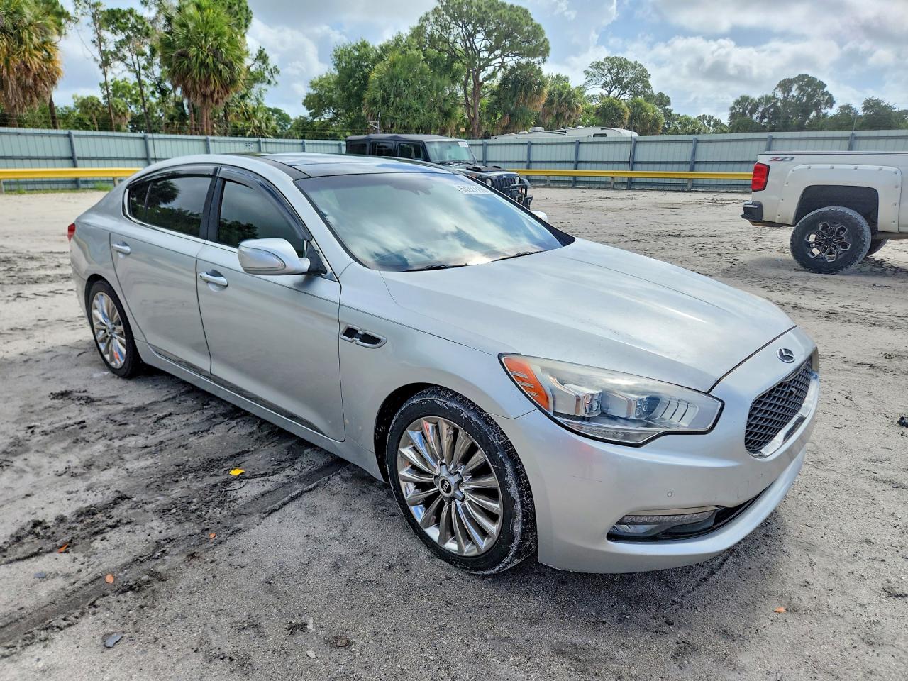 Kia K900 Luxury