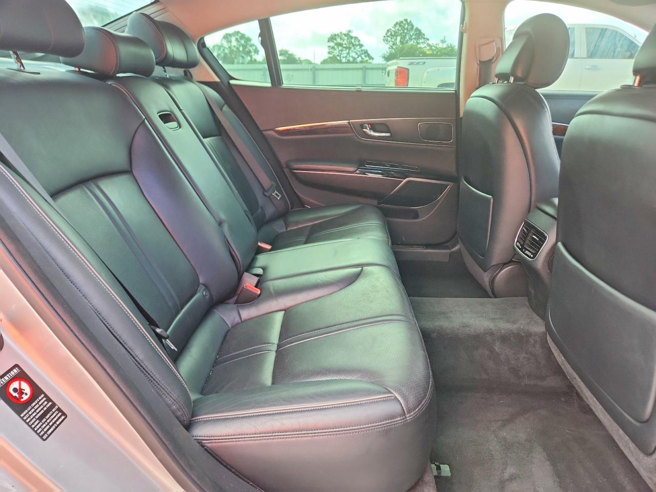 Kia K900 Luxury