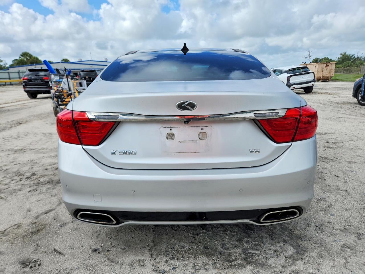 Kia K900 Luxury