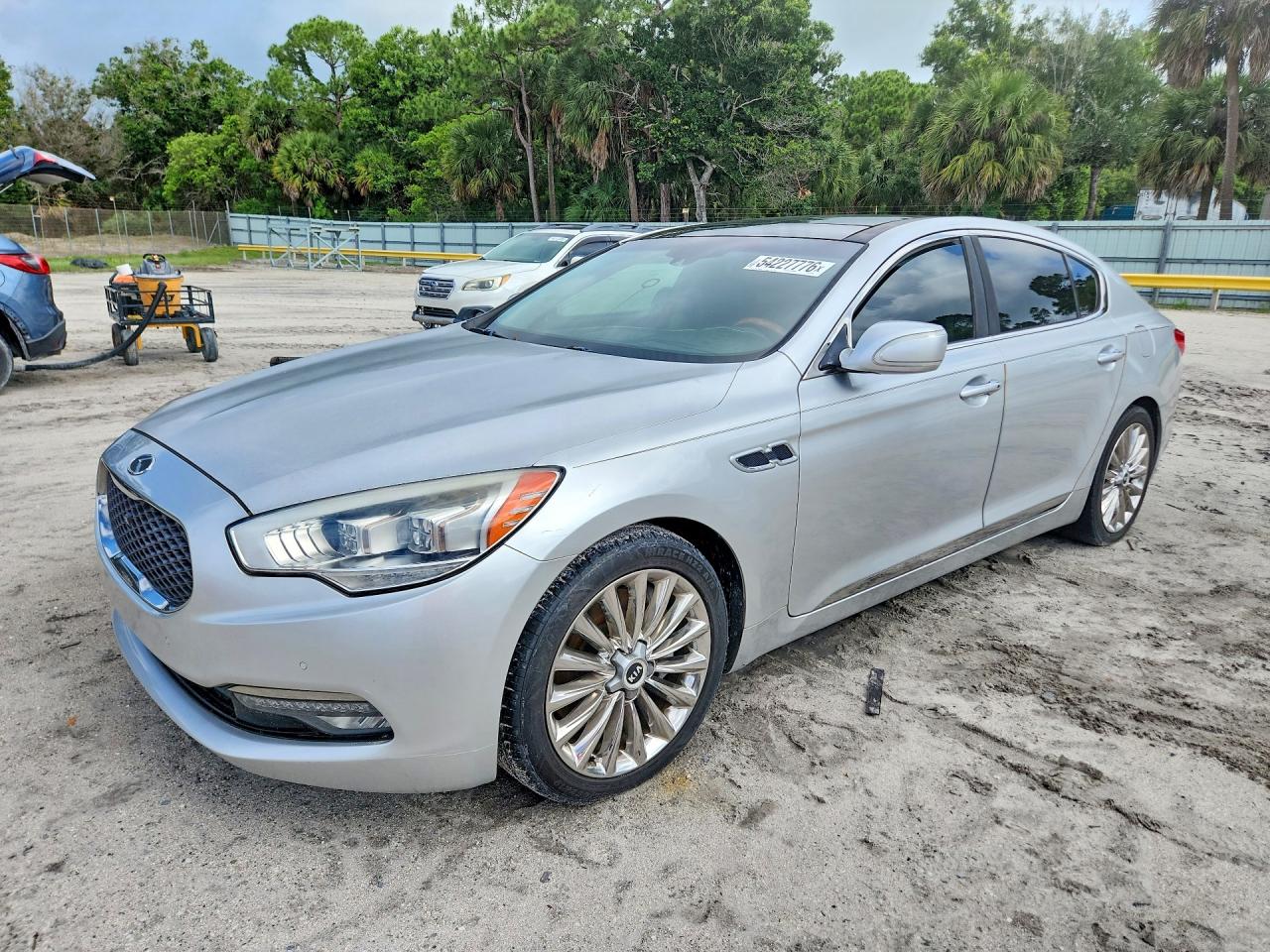 Salvage Kia K900 Image