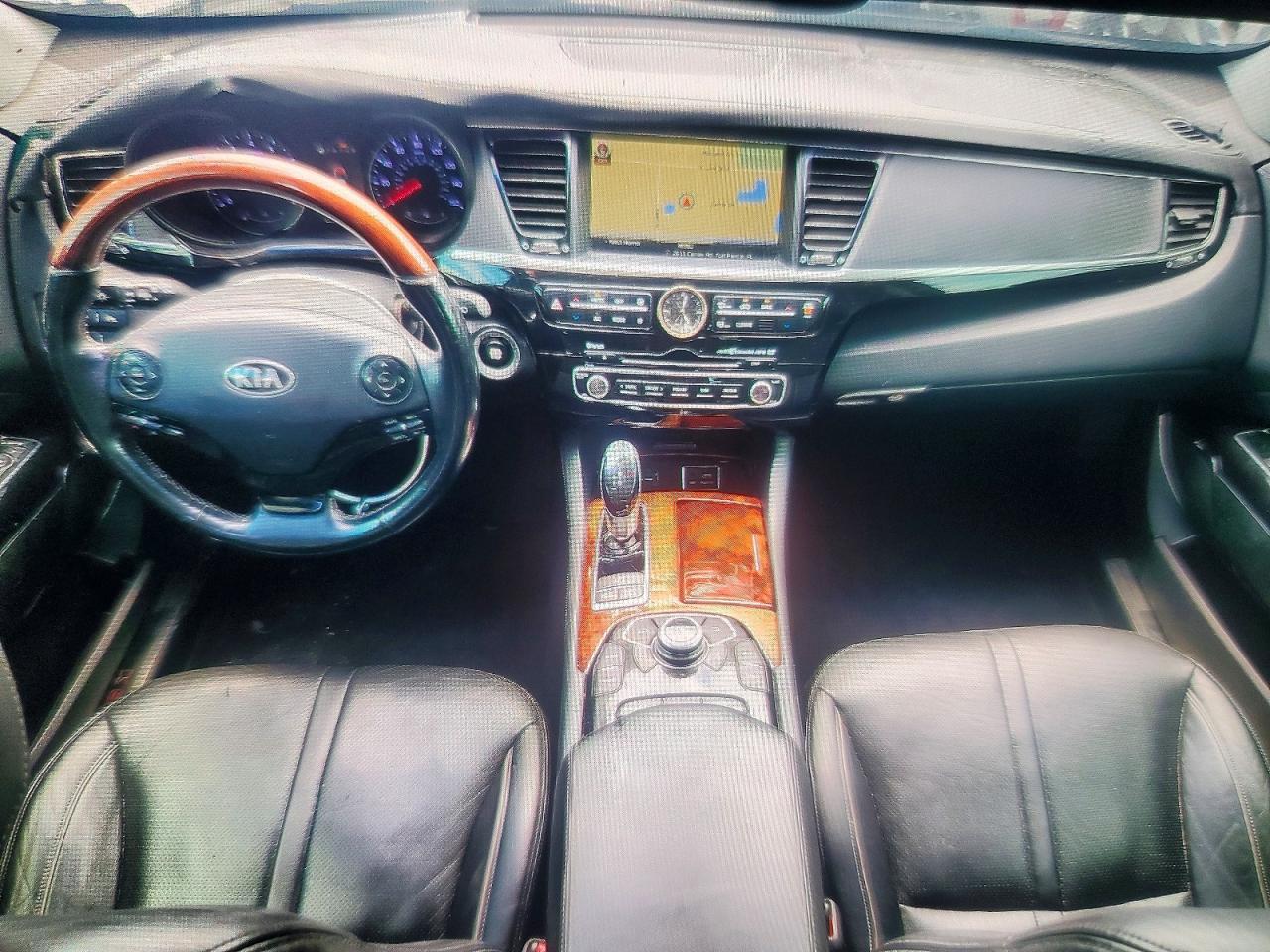 Kia K900 Luxury
