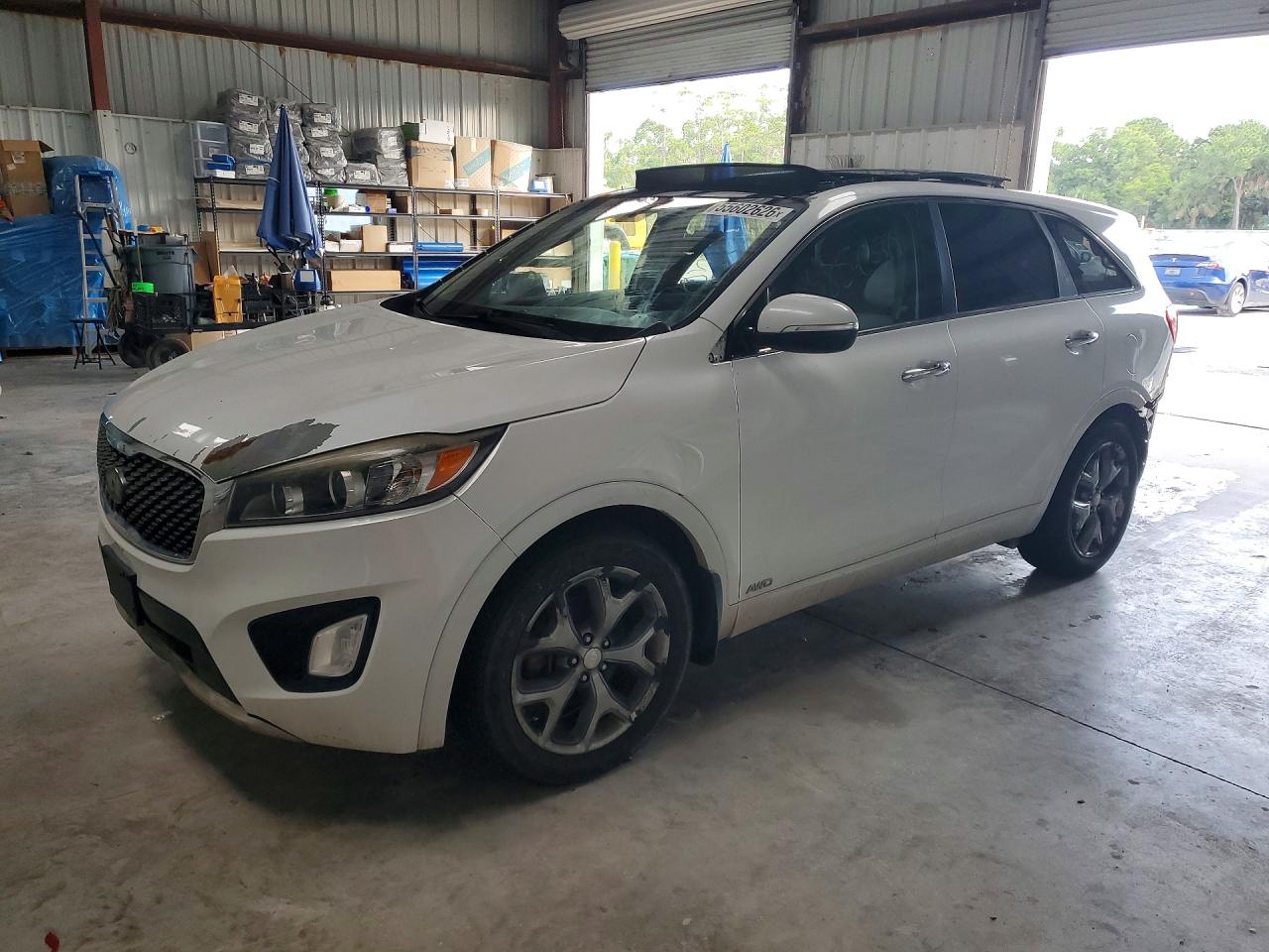 Salvage Kia Sorento Image