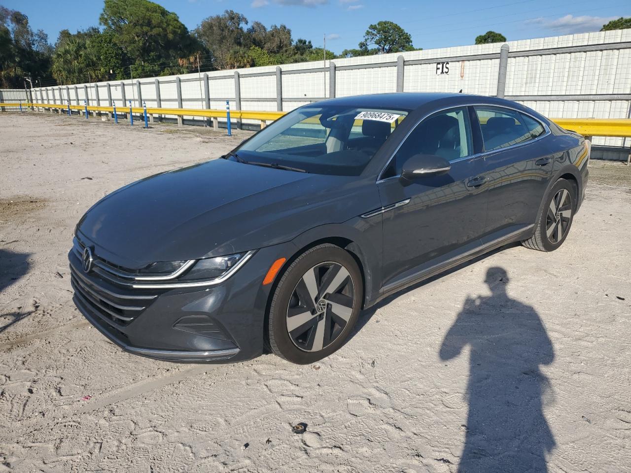 Salvage Volkswagen Arteon Image