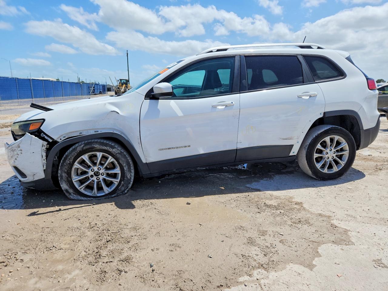Salvage Jeep Cherokee Image