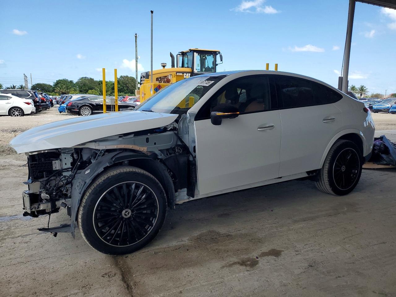Salvage Mercedes-Benz GLC Image