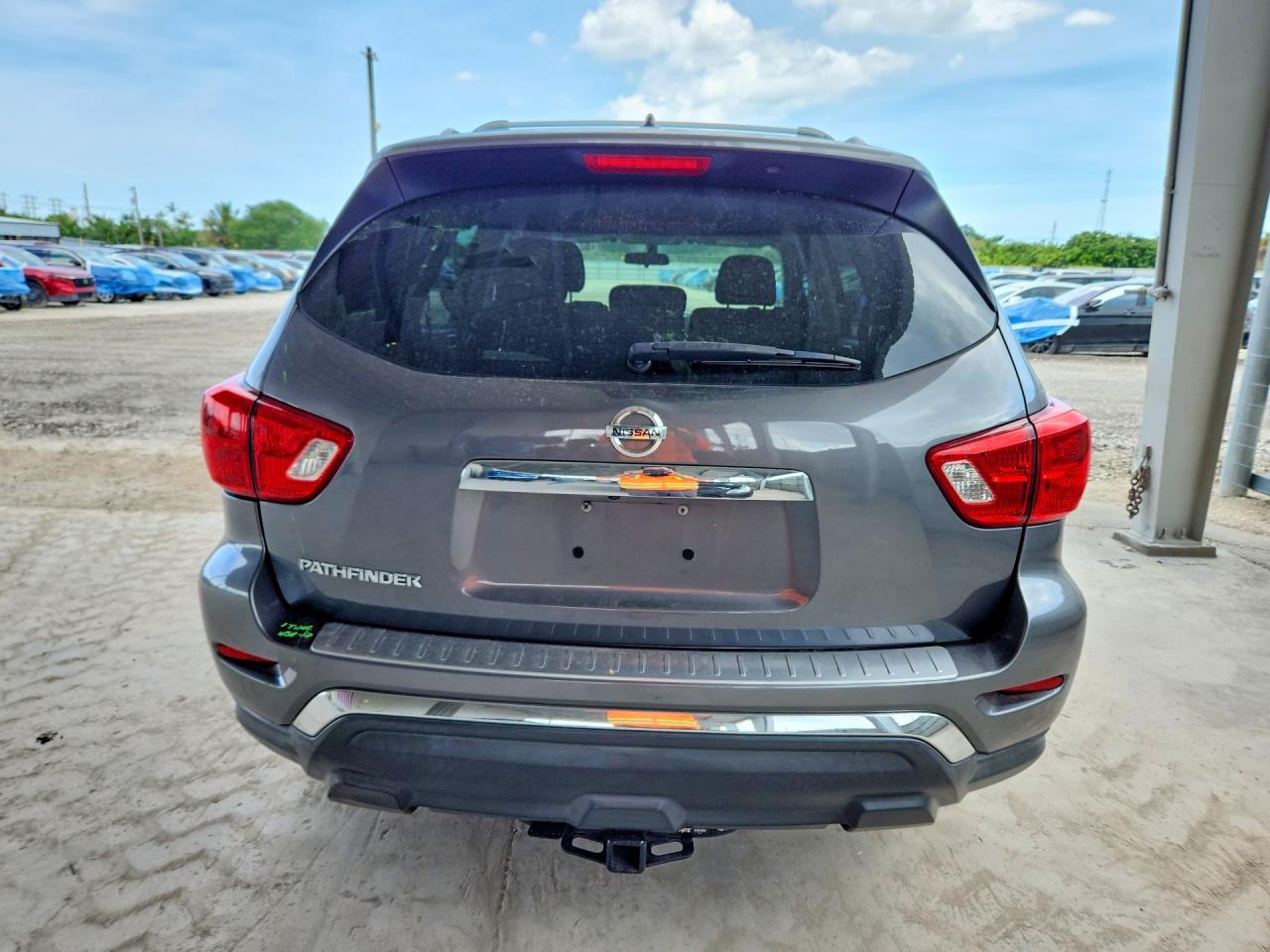 Nissan Pathfinder S