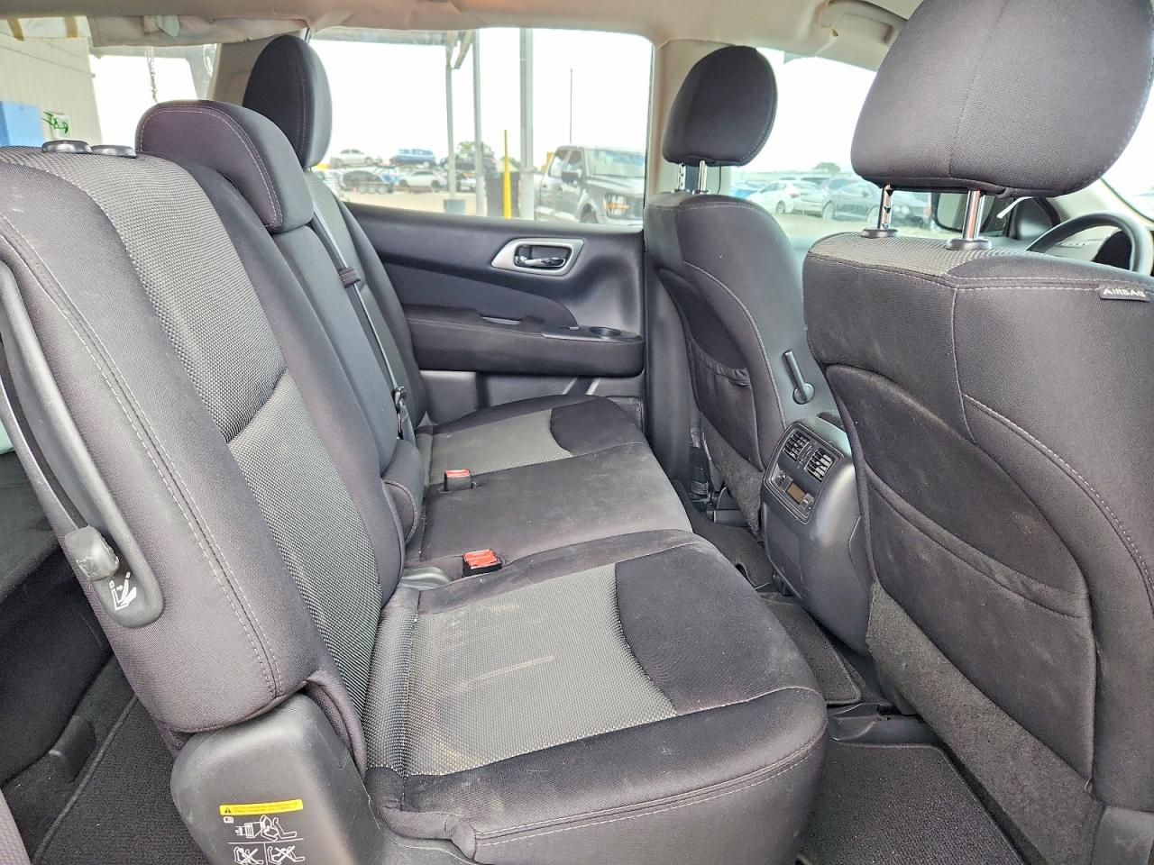 Nissan Pathfinder S