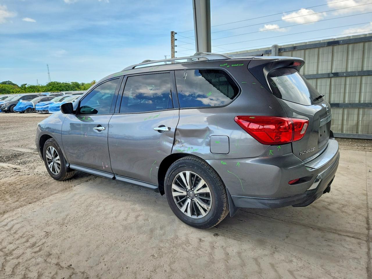 Nissan Pathfinder S
