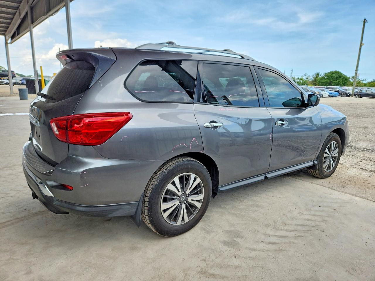 Nissan Pathfinder S