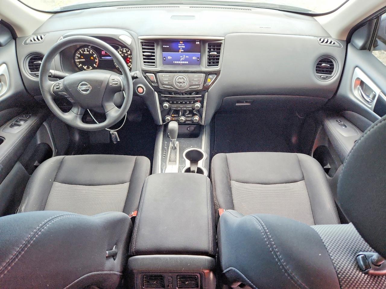 Nissan Pathfinder S