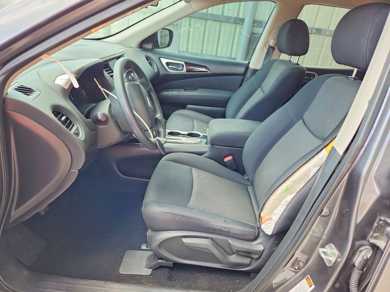 Nissan Pathfinder S