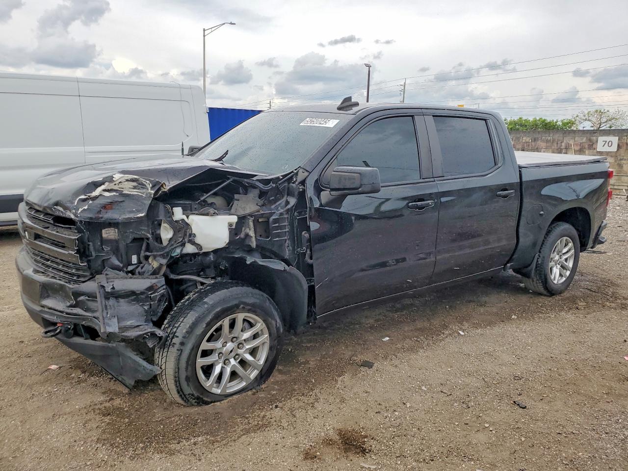Salvage Chevrolet Silverado Image