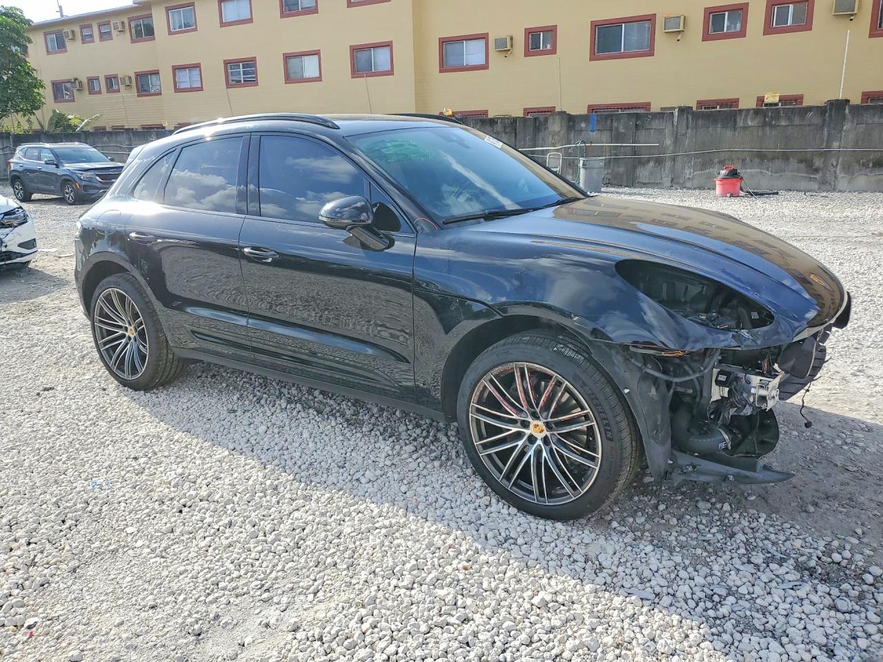Porsche Macan Base