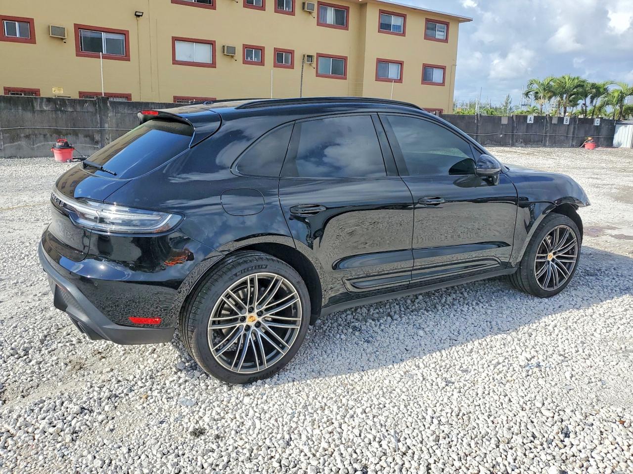 Porsche Macan Base