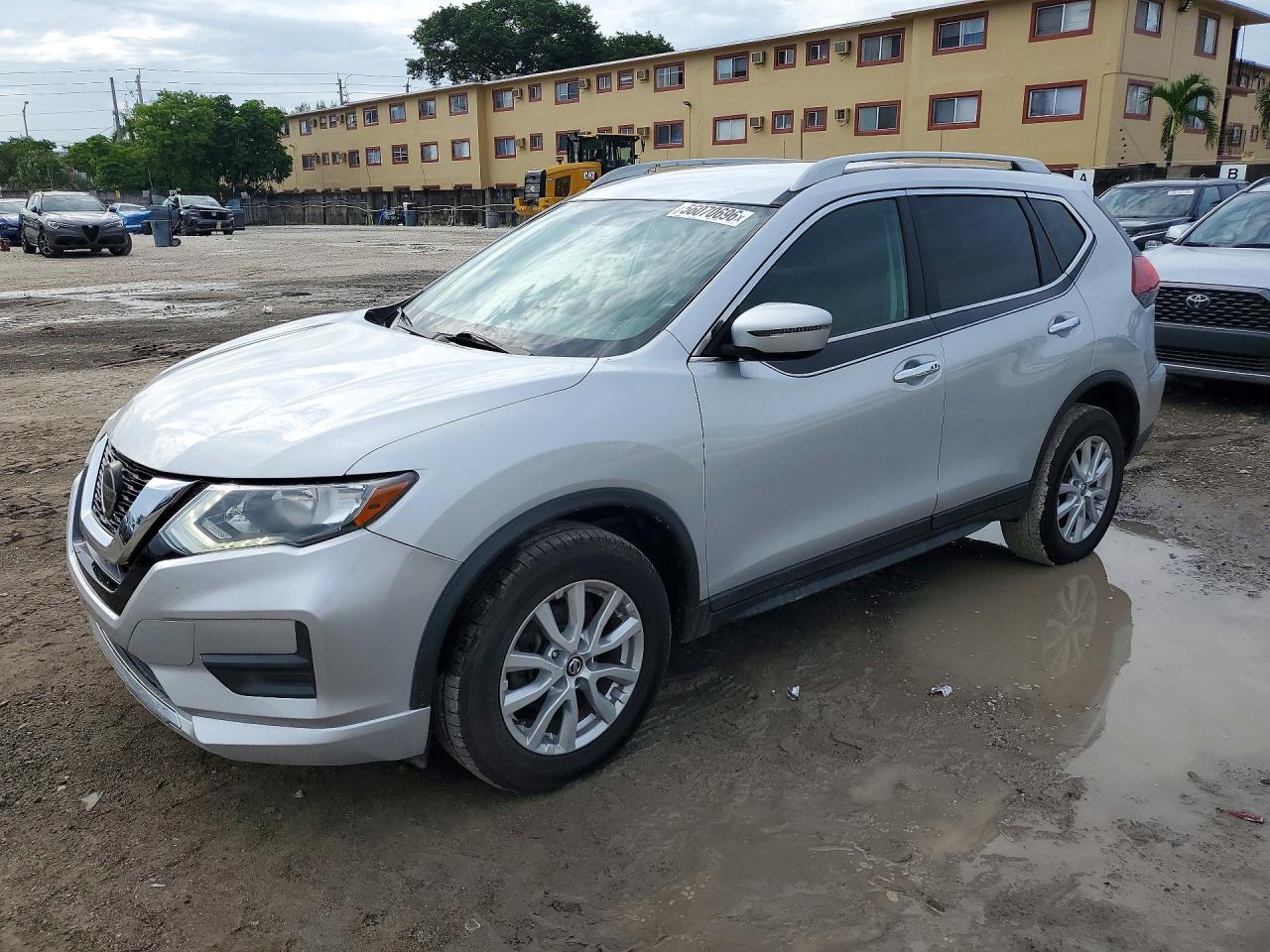 Salvage Nissan Rogue Image