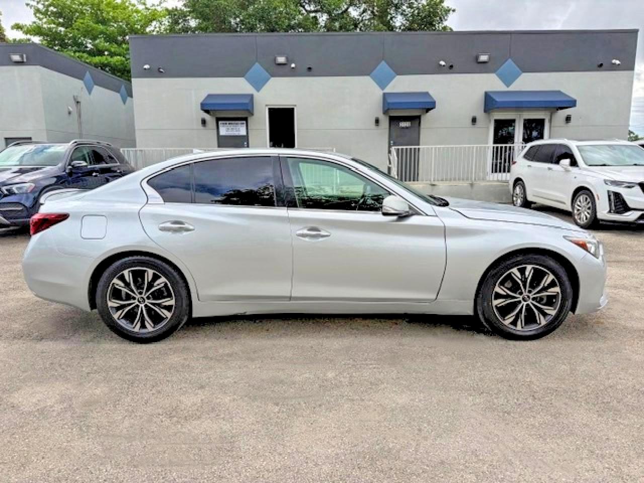 INFINITI Q50 2.0t L 2.0t Luxe