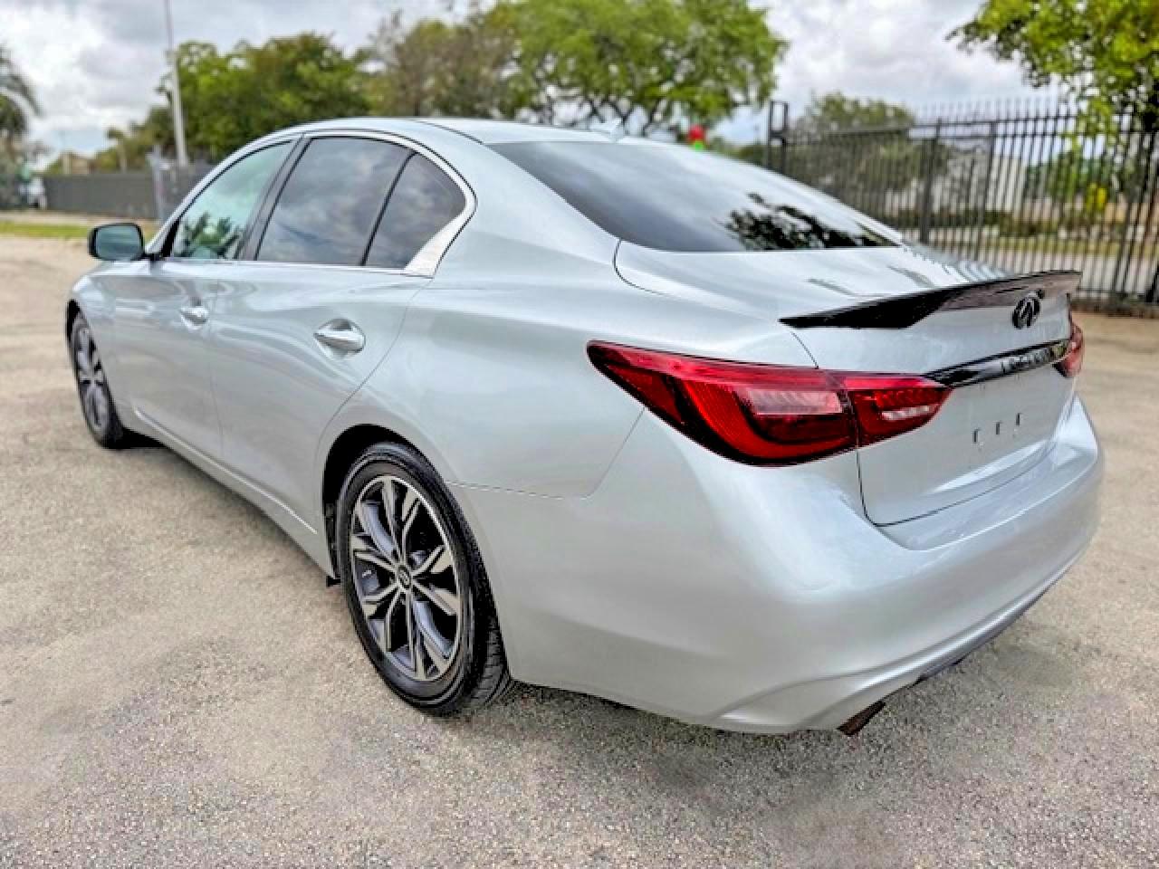 INFINITI Q50 2.0t L 2.0t Luxe