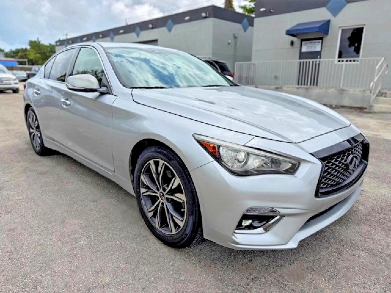 INFINITI Q50 2.0t L 2.0t Luxe
