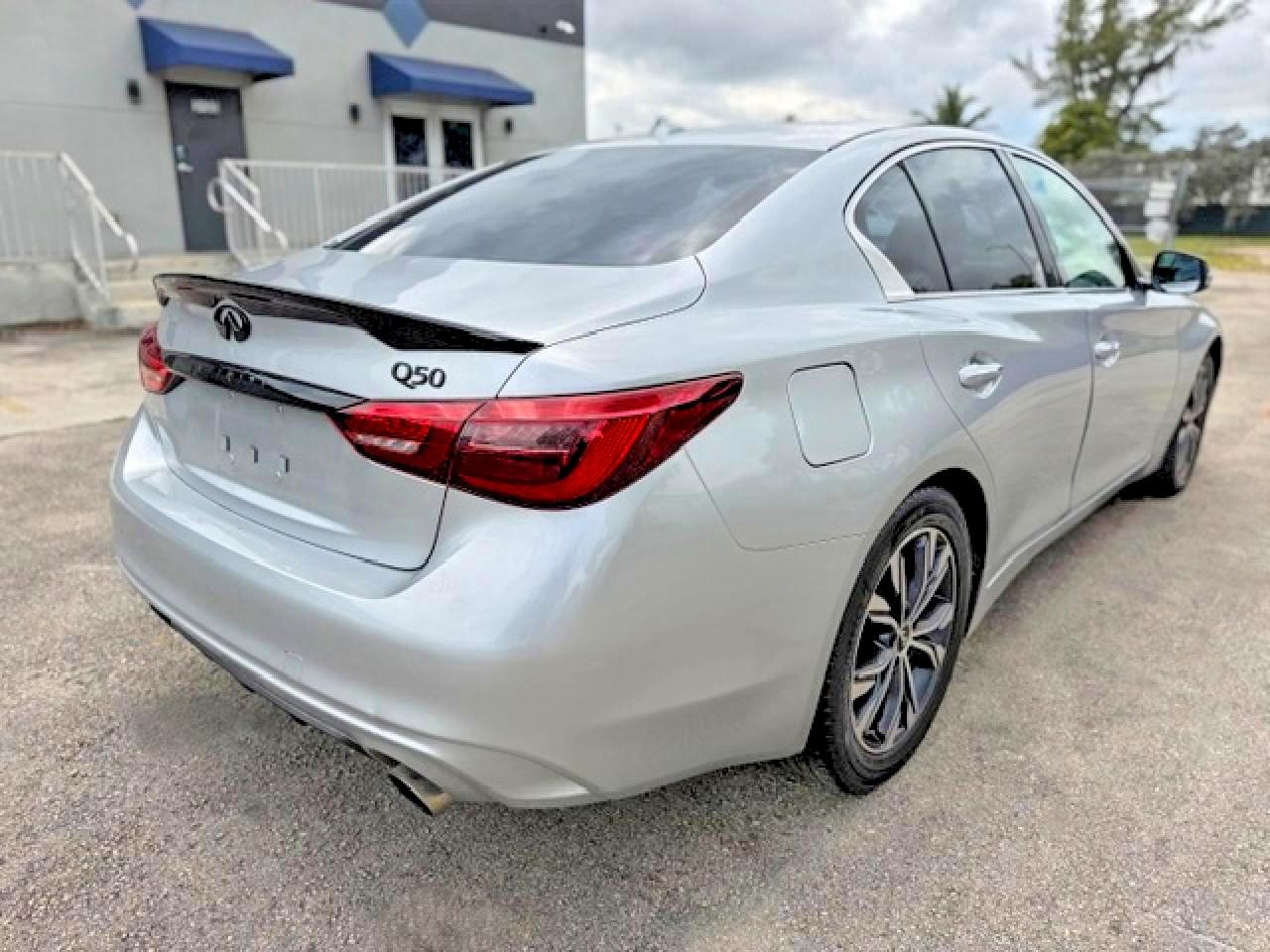 INFINITI Q50 2.0t L 2.0t Luxe