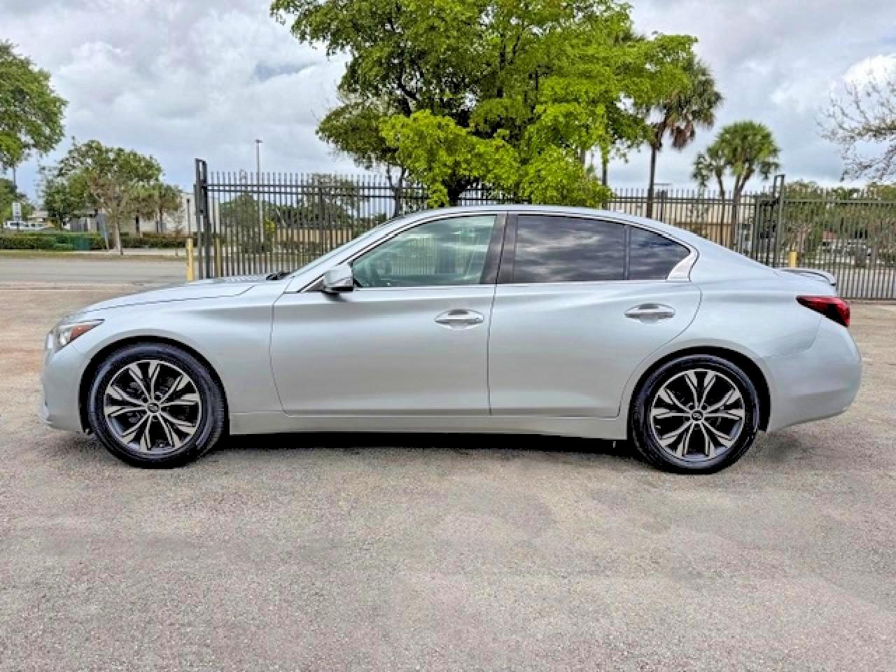 INFINITI Q50 2.0t L 2.0t Luxe