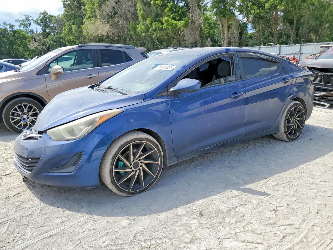 Salvage Hyundai ELANTRA Image