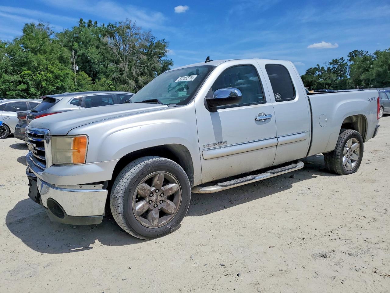 Salvage GMC Sierra Image
