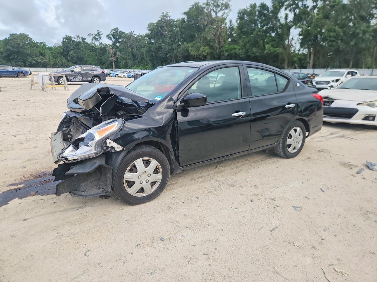 Salvage Nissan Versa Image