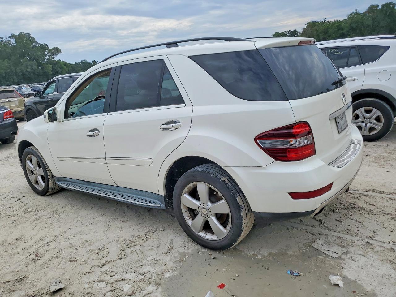 Mercedes-Benz M-Class 350