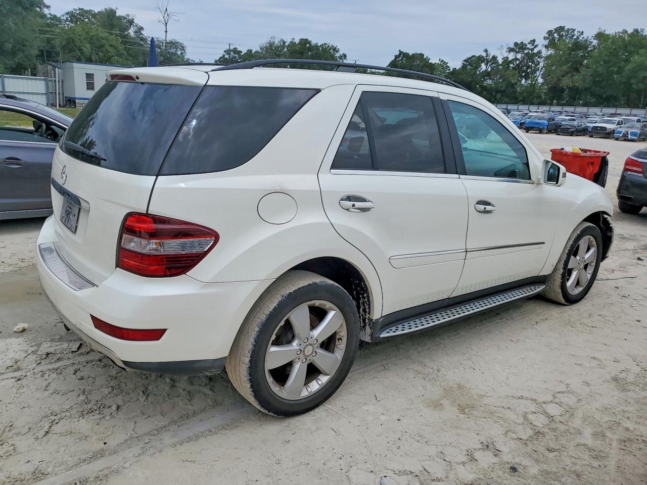 Mercedes-Benz M-Class 350