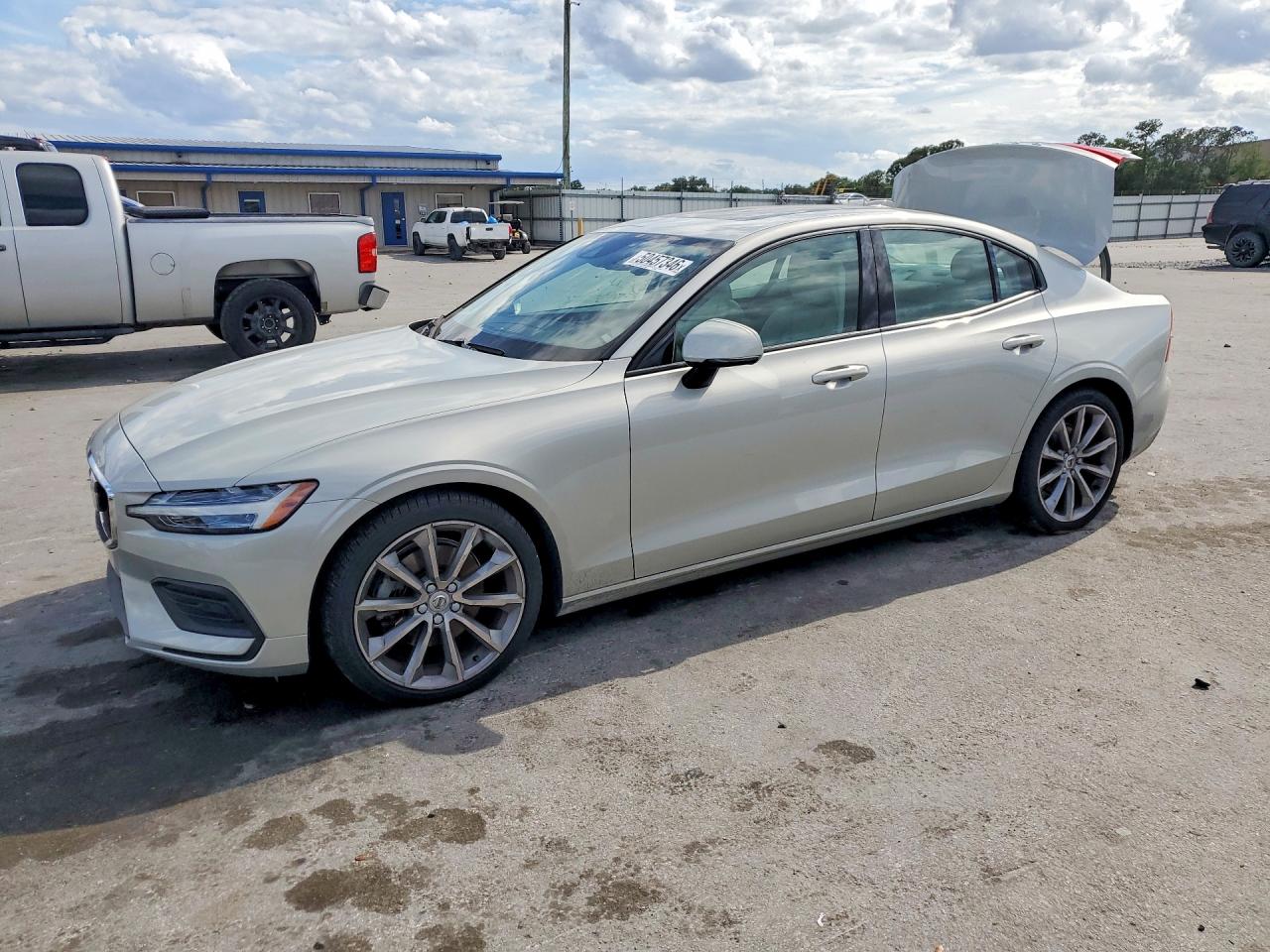 Salvage Volvo S60 Image