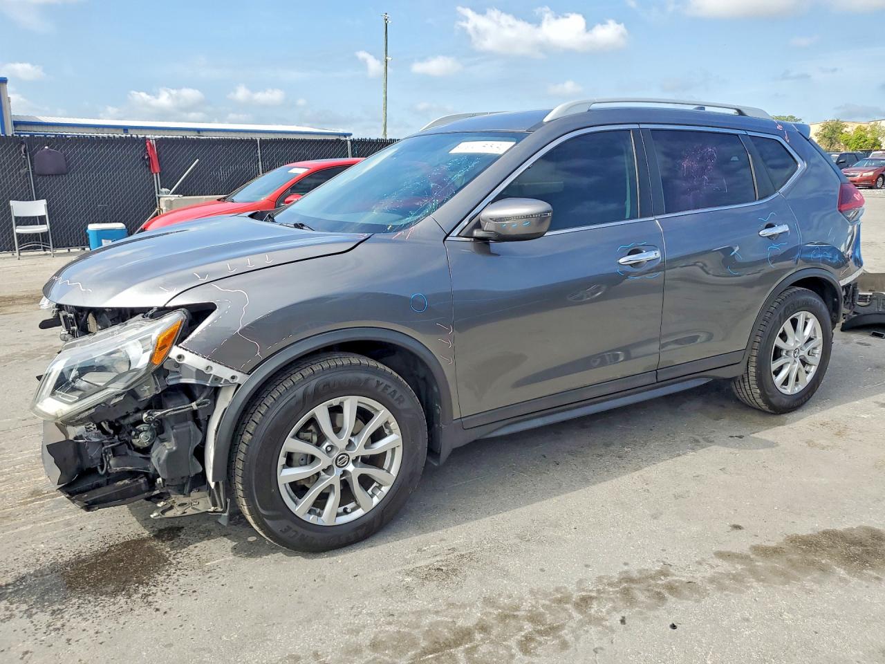 Salvage Nissan Rogue Image