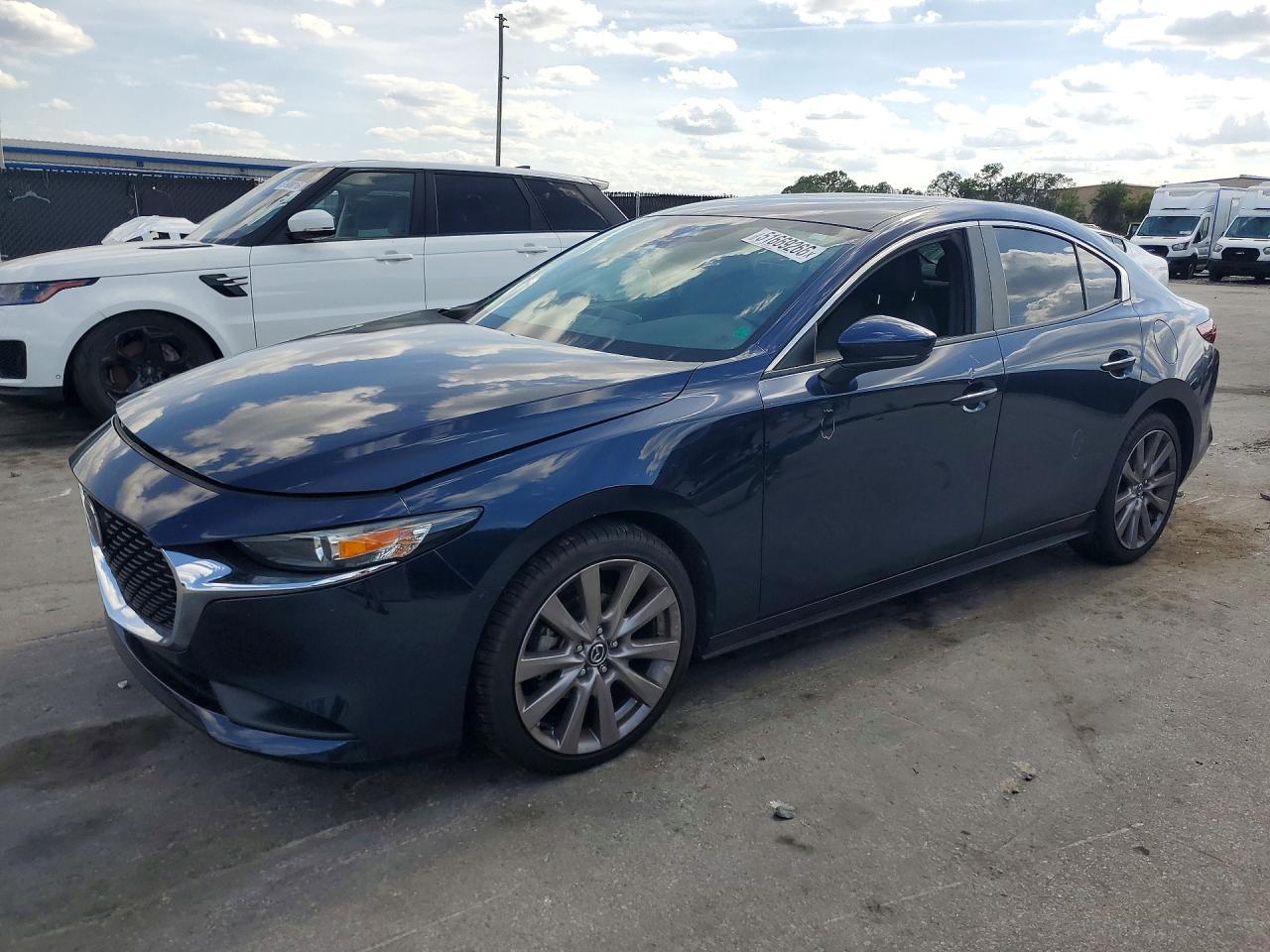 Salvage Mazda 3 Image