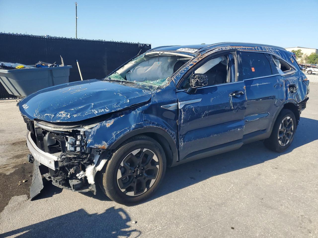 Salvage Kia Sorento Image