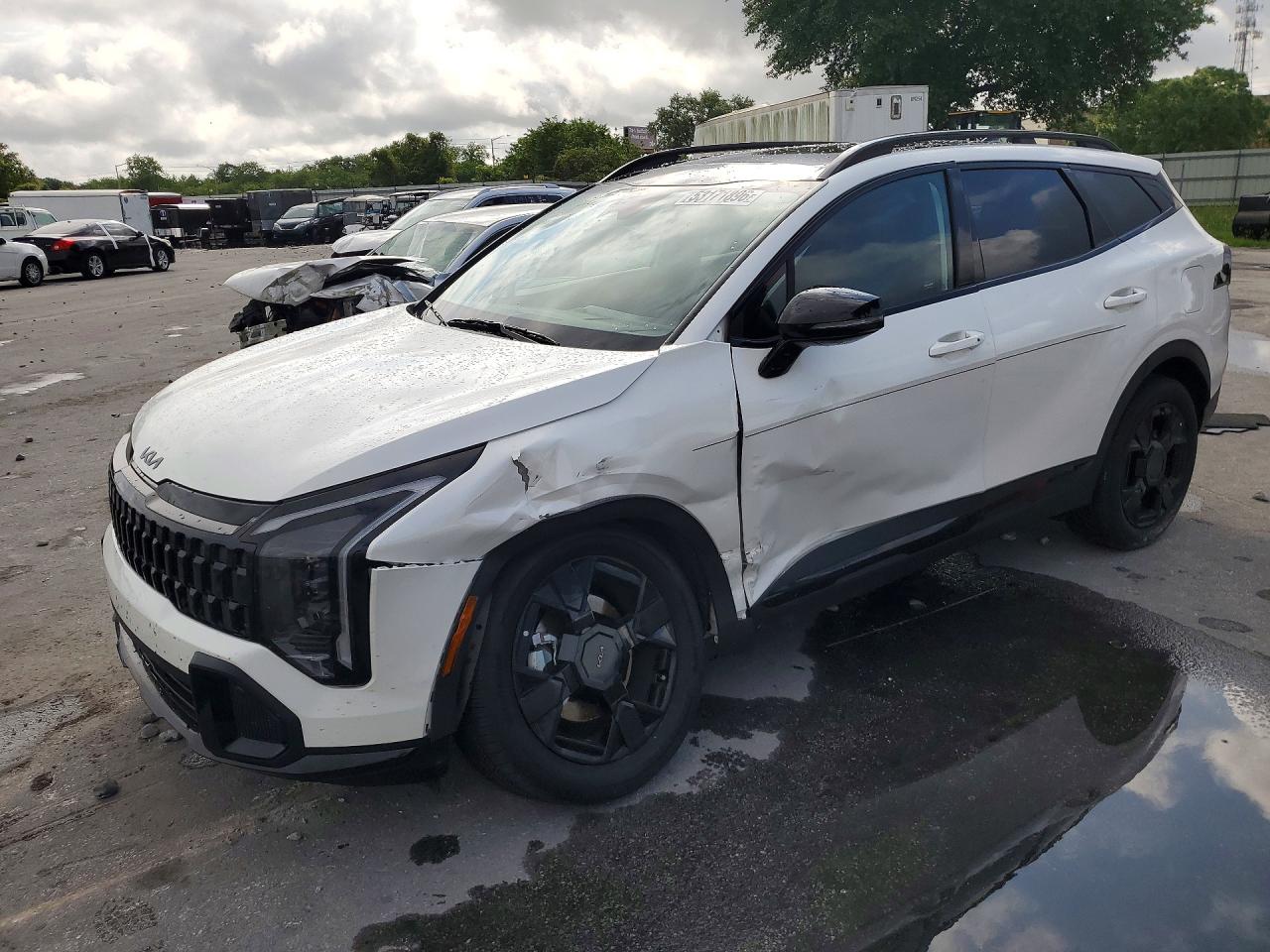 Salvage Kia Sportage Image