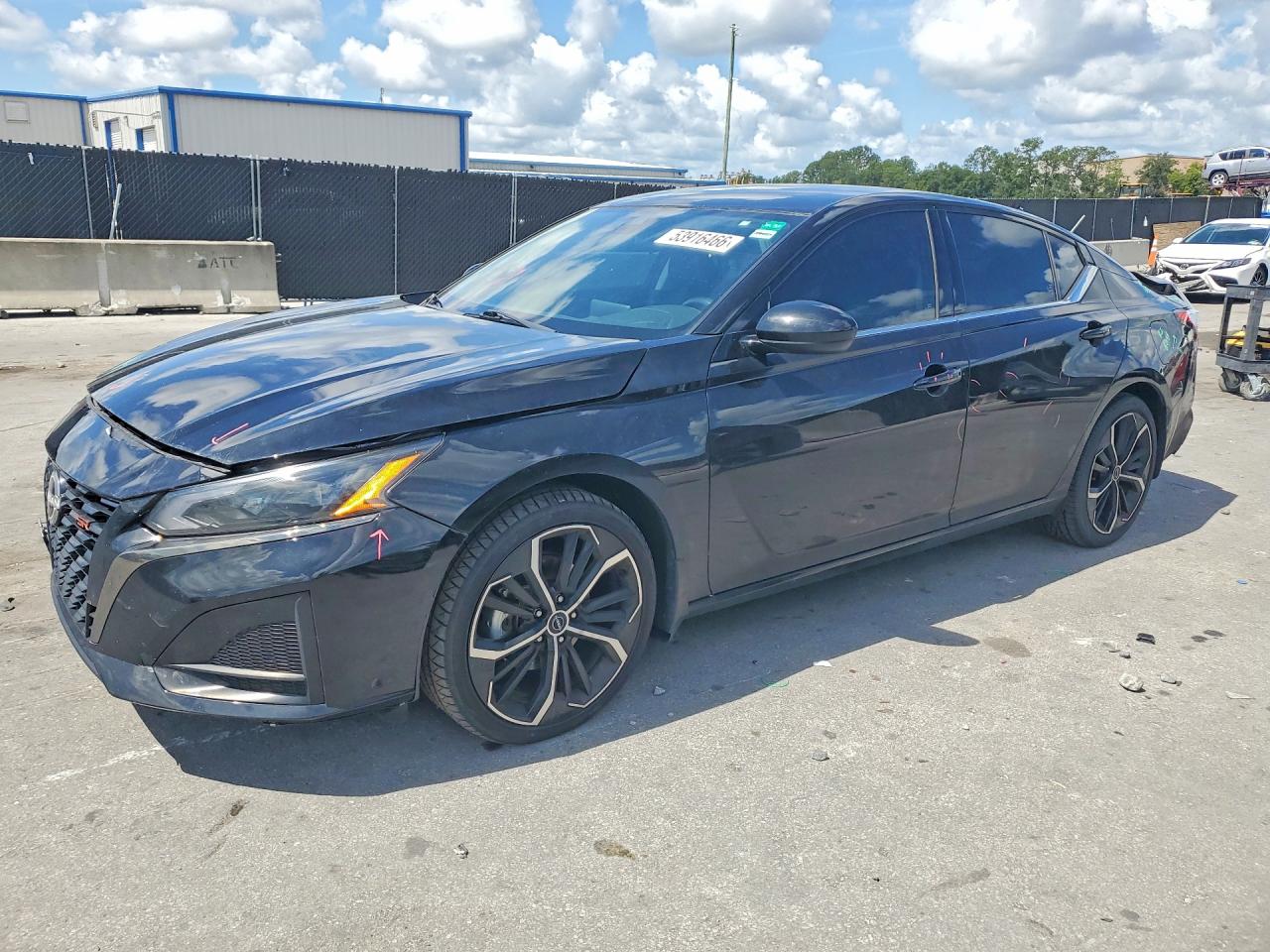 Salvage Nissan Altima Image