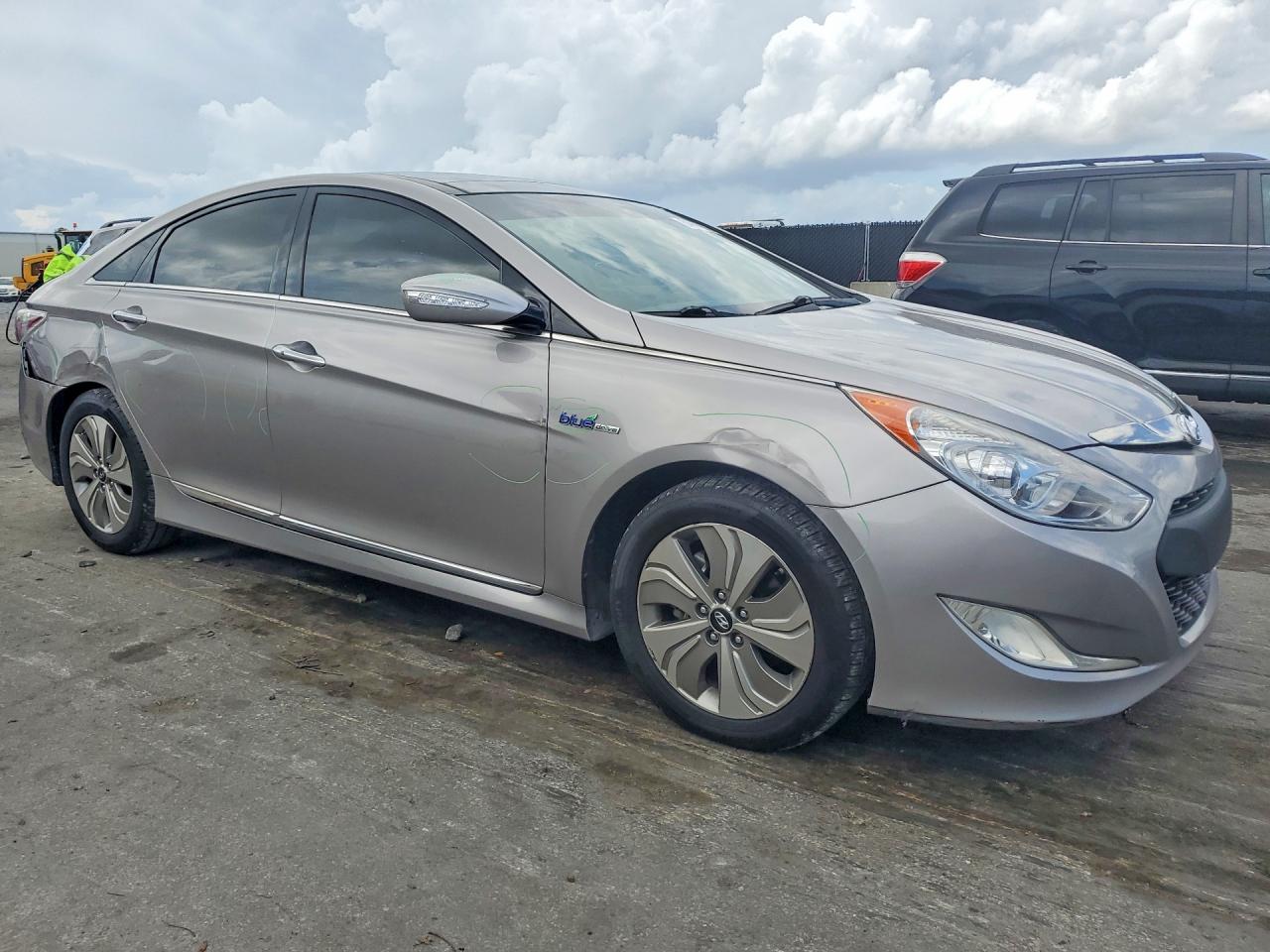 Hyundai SONATA Hybrid