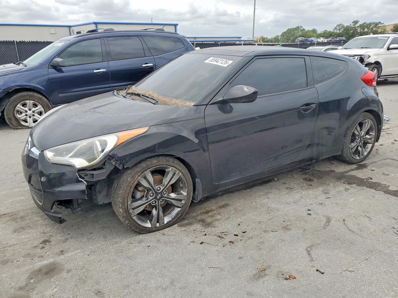 Salvage Hyundai VELOSTER Image